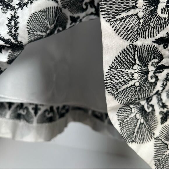 T. Tahari Black / White Embroidery Pleated Lined A-Line Skirt Size 14 - Picture 10 of 10